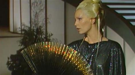 Patty Pravo a Sanremo nel 1984, come una geisha vestita da 